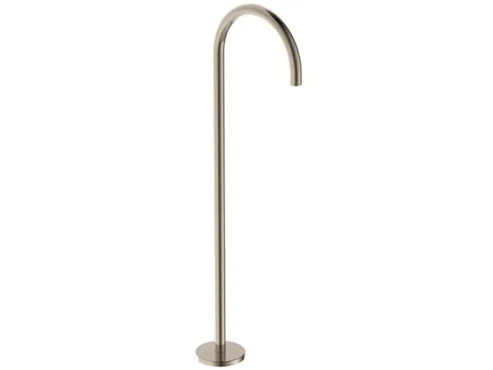 Freistehende wasserführende Armatur in metallischem Design. Ideal Standard Produkt, geeignet für moderne Badezimmergestaltung.